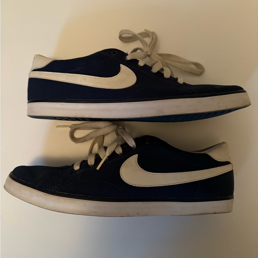 nike white and blue canvas sneakers size 8.5 men